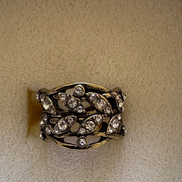 Premier Designs Black and Gold Women's Ring - Picture 2 of 5